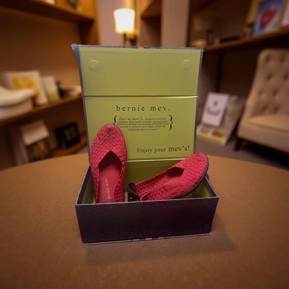 bernie mev. Women's Catwalk Flats